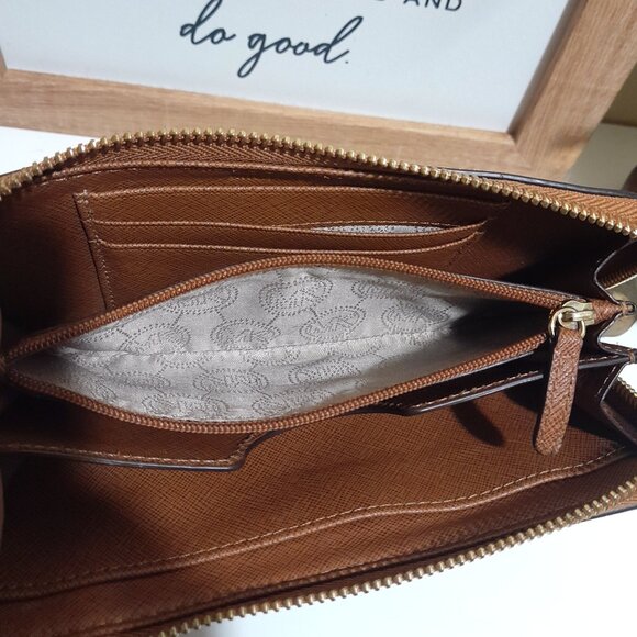 Michael Kors Brown Leather Gold Logo Hardware Minimalist Fall All Season Wallet - Picture 5 of 8